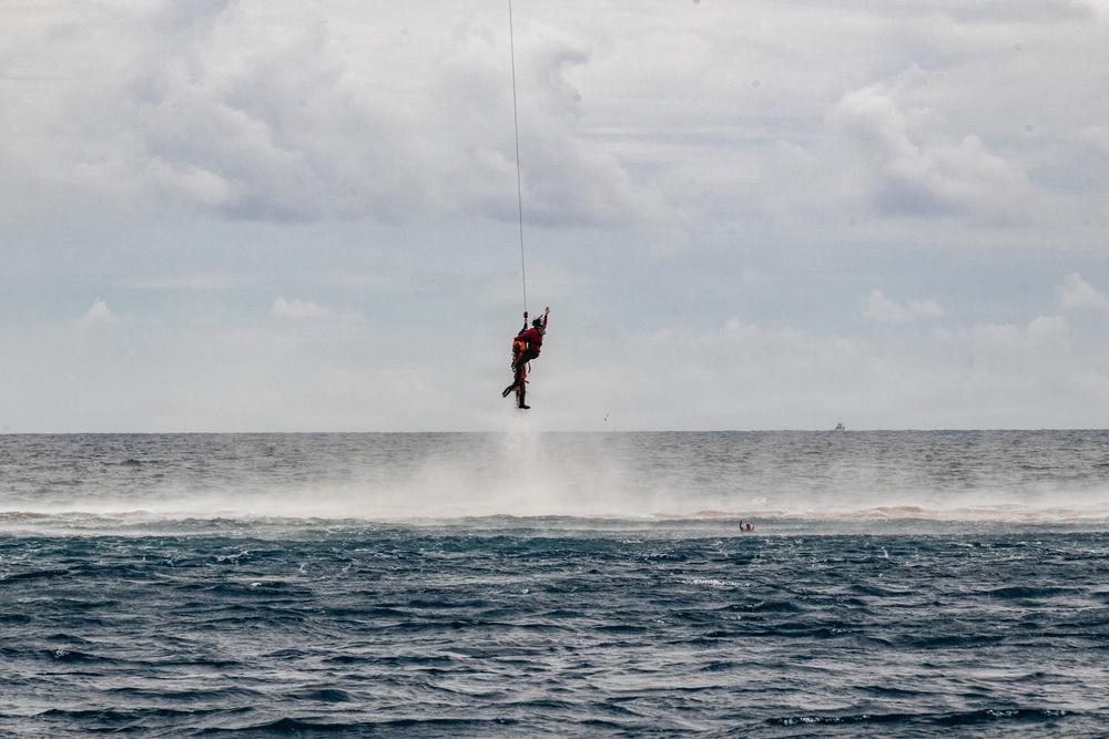 VMM-165 conducts Search and Rescue training