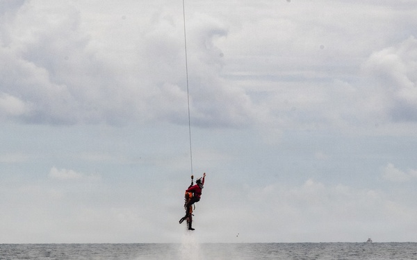 VMM-165 conducts Search and Rescue training