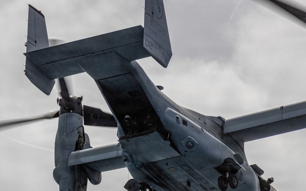 VMM-165 conducts search and rescue training