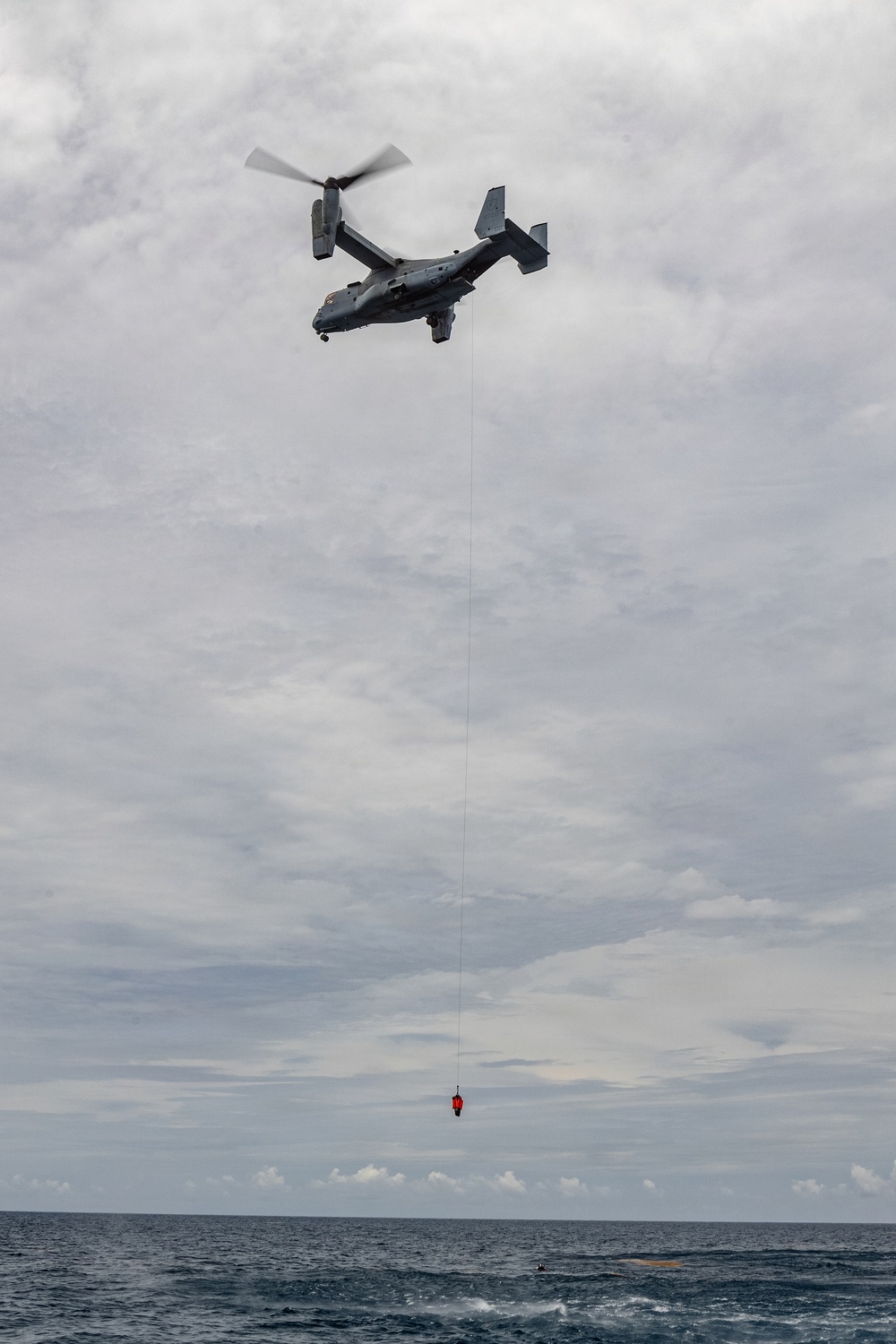 VMM-165 conducts search and rescue training