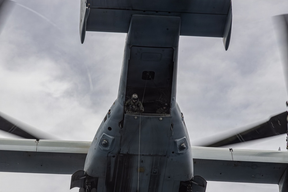 VMM-165 conducts search and rescue training