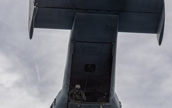 VMM-165 conducts search and rescue training