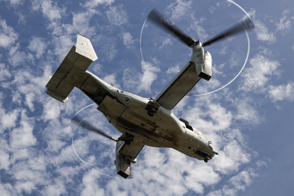VMM-165 conducts search and rescue training