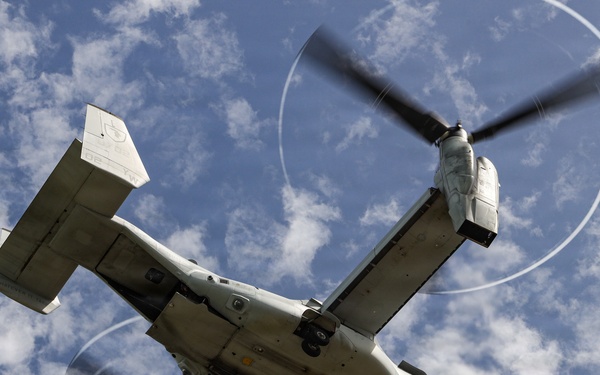 VMM-165 conducts search and rescue training
