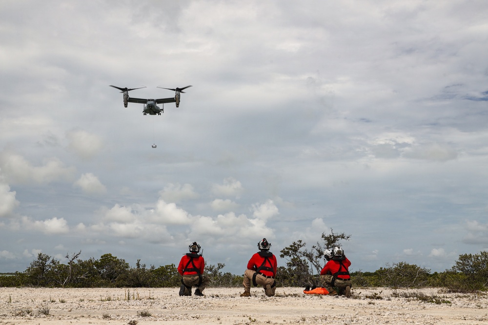 VMM-165 conducts search and rescue training