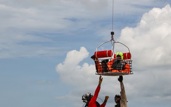 VMM-165 conducts search and rescue training