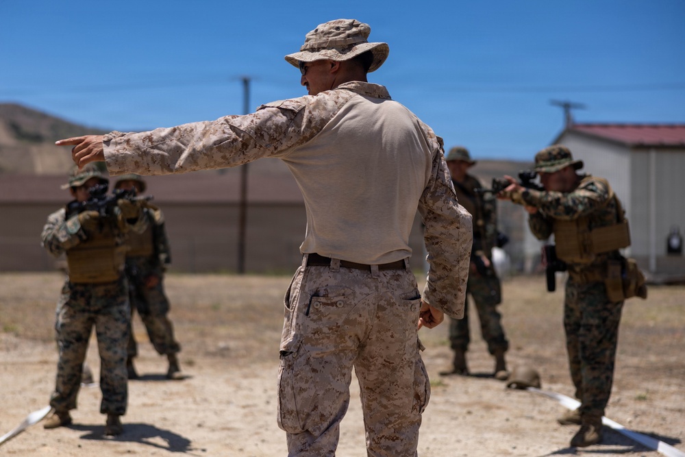 COMMSTRAT Marines conduct field training exercise at Camp Pendleton