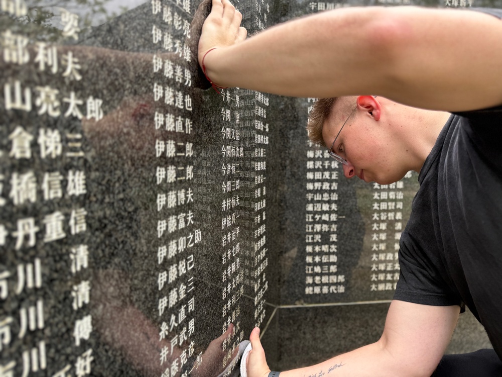 Army Volunteers participate in memorial park cleanup