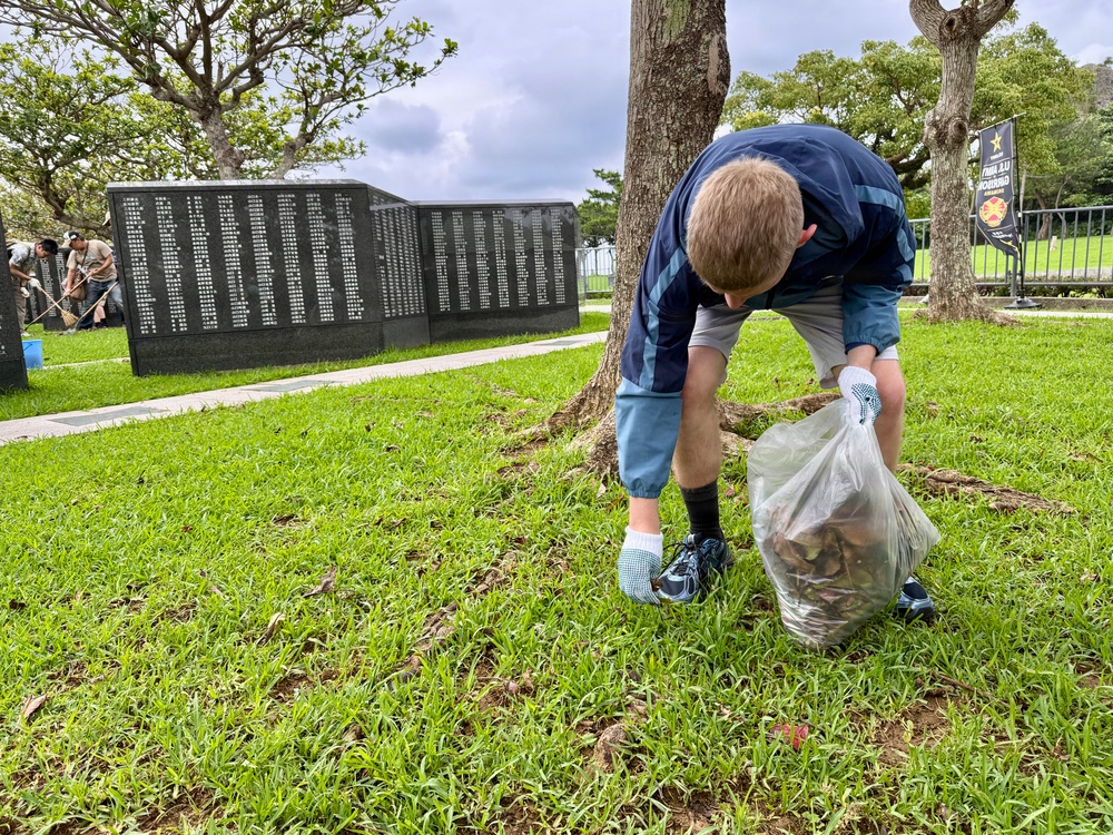 Army Volunteers participate in memorial park cleanup