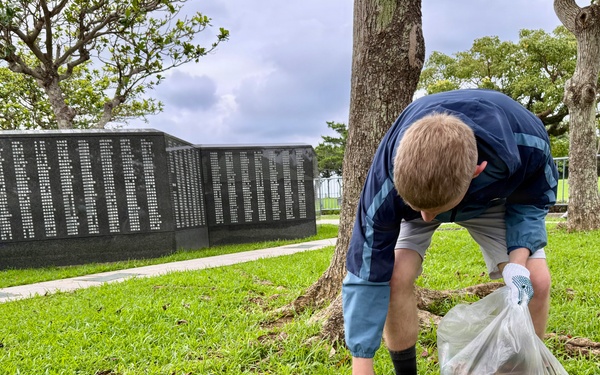 Army Volunteers participate in memorial park cleanup
