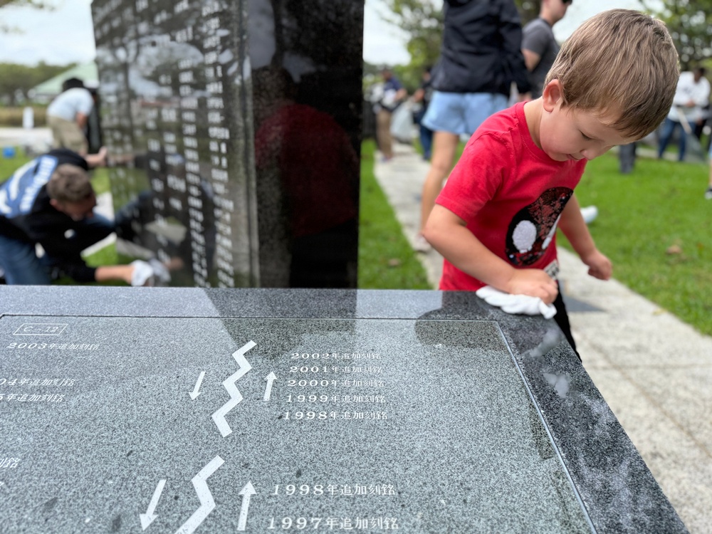 Army Volunteers participate in memorial park cleanup