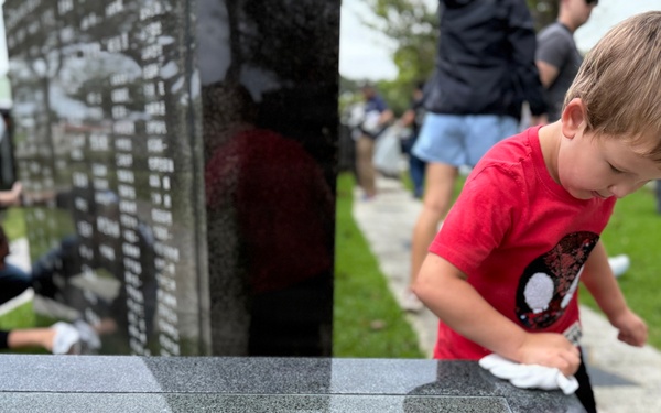 Army Volunteers participate in memorial park cleanup