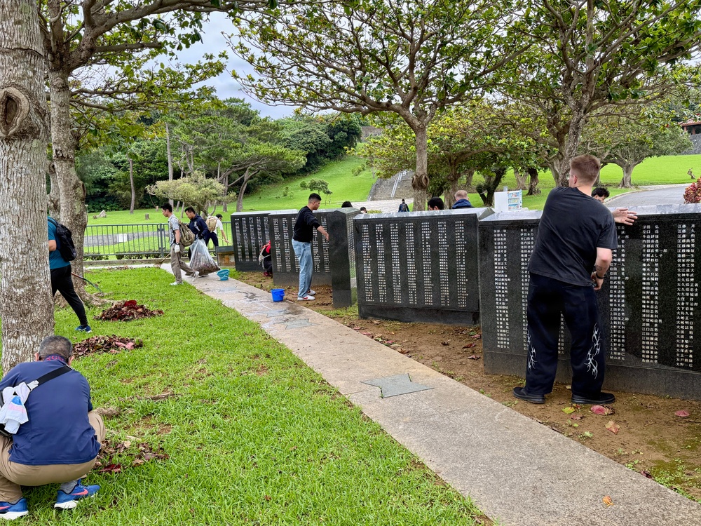 Army Volunteers participate in memorial park cleanup