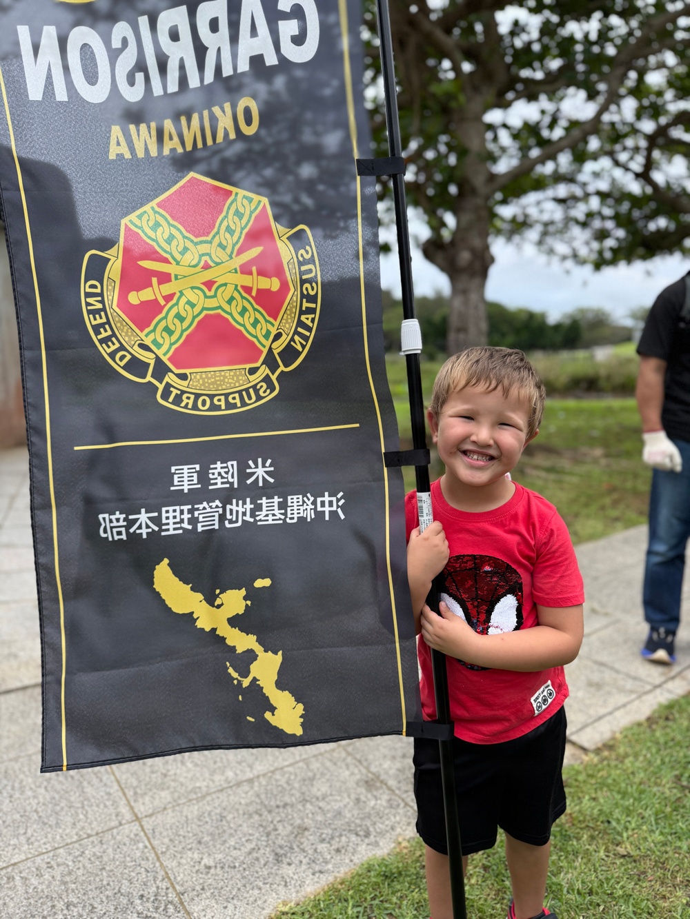 Army Volunteers participate in memorial park cleanup