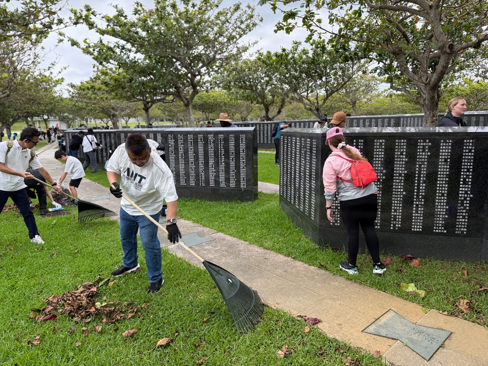 Army Volunteers participate in memorial park cleanup