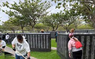 Army Volunteers participate in memorial park cleanup