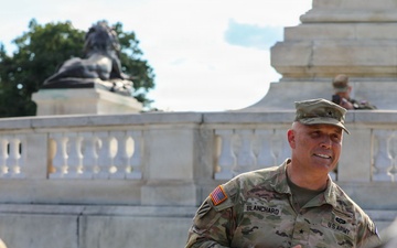Idaho Guardsmen Reenlist at Grant Memorial