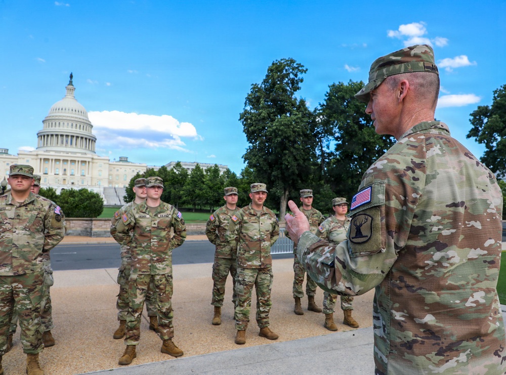 Idaho Guardsmen Reenlist at Grant Memorial