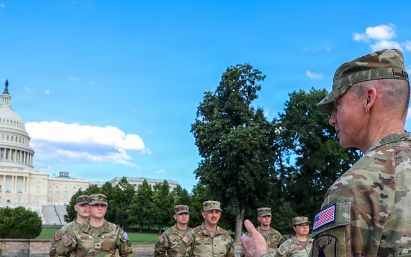 Idaho Guardsmen Reenlist at Grant Memorial