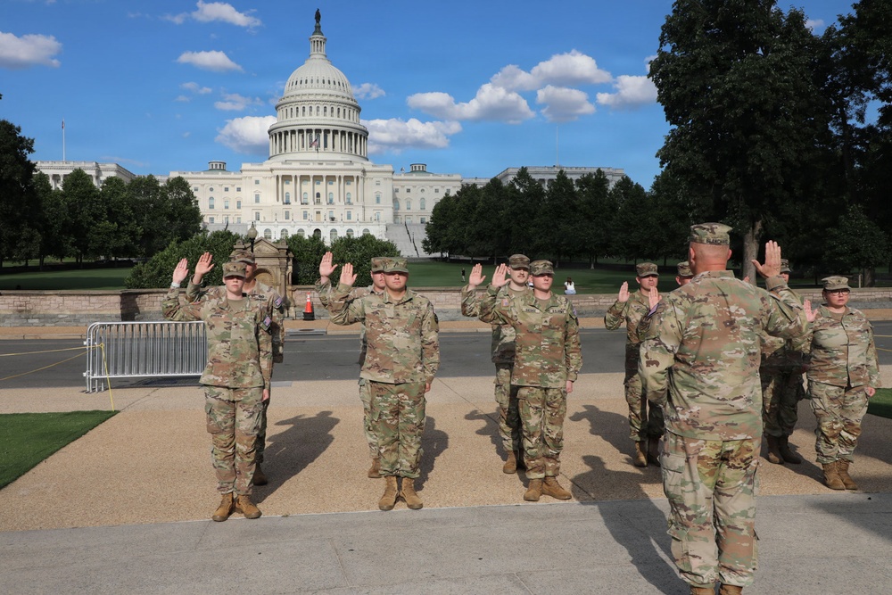 Idaho Guardsmen Reenlist at Grant Memorial