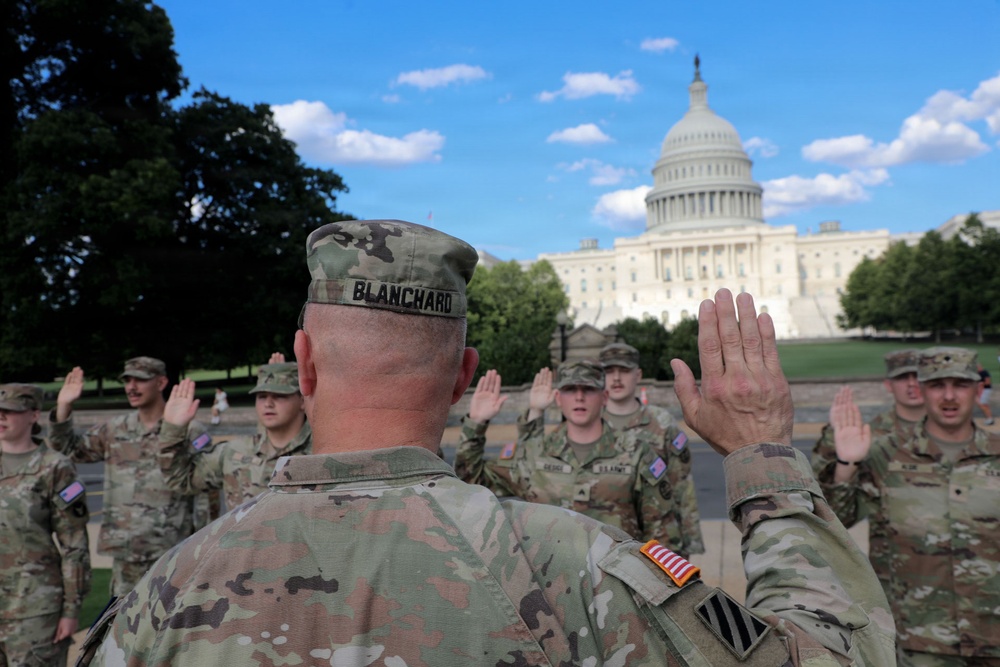Idaho Guardsmen Reenlist at Grant Memorial