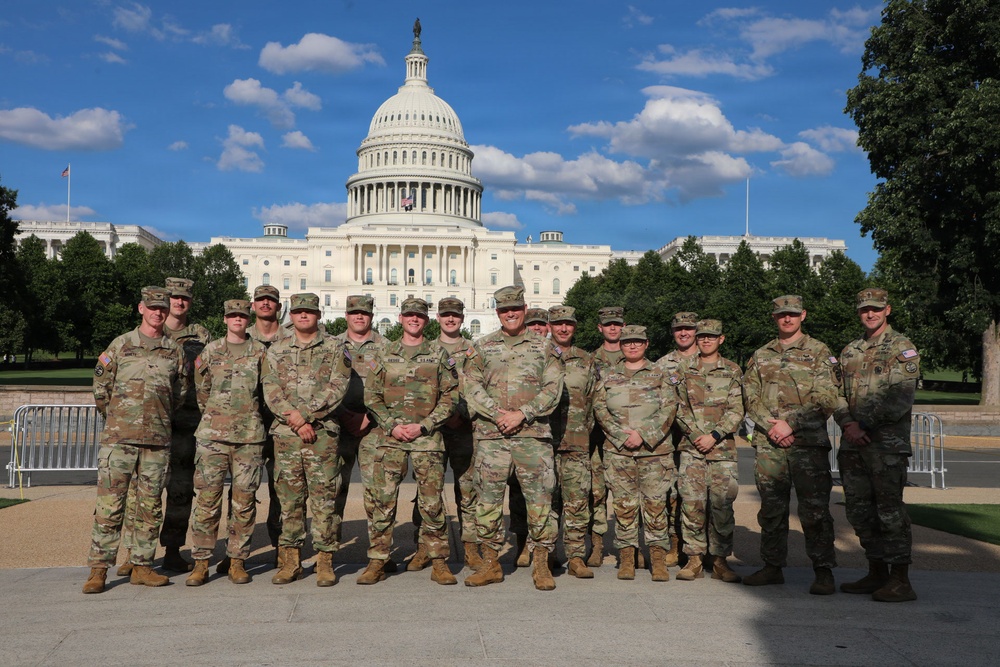 Idaho Guardsmen Reenlist at Grant Memorial