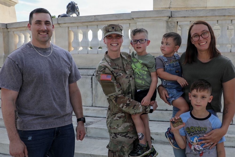 Idaho Guardsmen Reenlist at Grant Memorial
