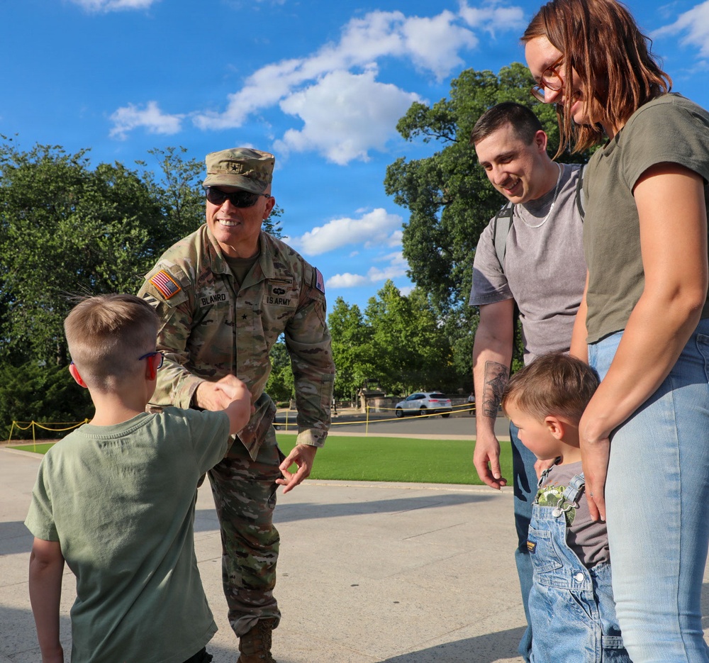 Idaho Guardsmen Reenlist at Grant Memorial