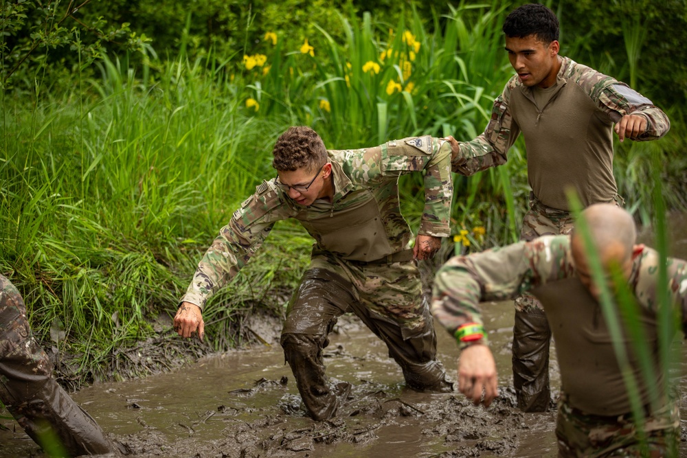 U.S., British, French soldiers participate in commemorative Bir Hakeim 10K mud race in Estonia