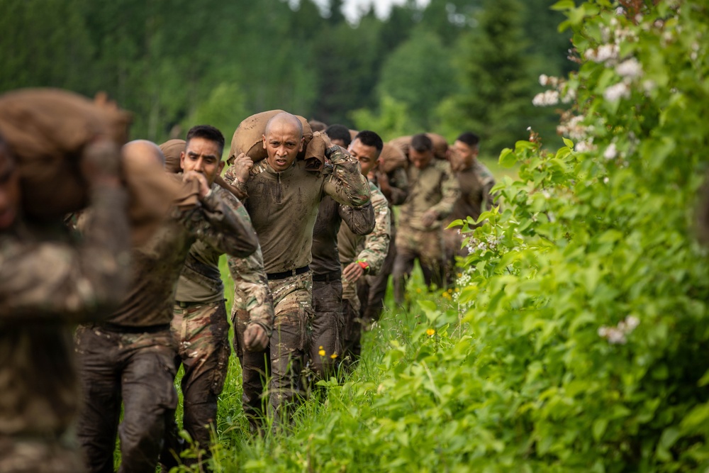 U.S., British, French soldiers participate in commemorative Bir Hakeim 10K mud race in Estonia