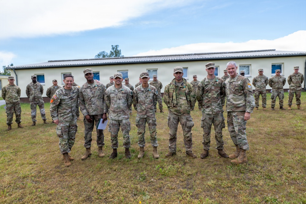 V Corps' Command Team Pose with Best Squad Team Winners