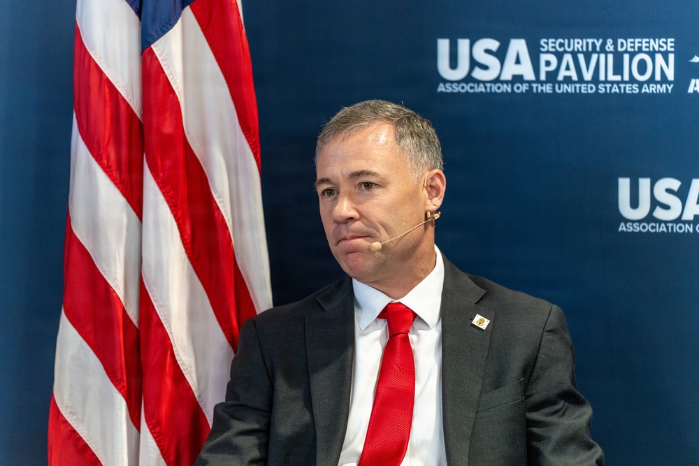 Army leaders discuss transatlantic industrial cooperation at Eurosatory 2026