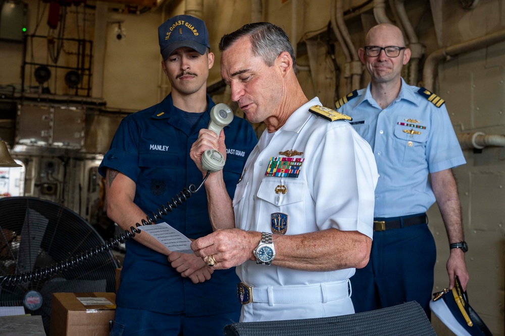 Commander, U.S 2nd Fleet Visits USCG Stone