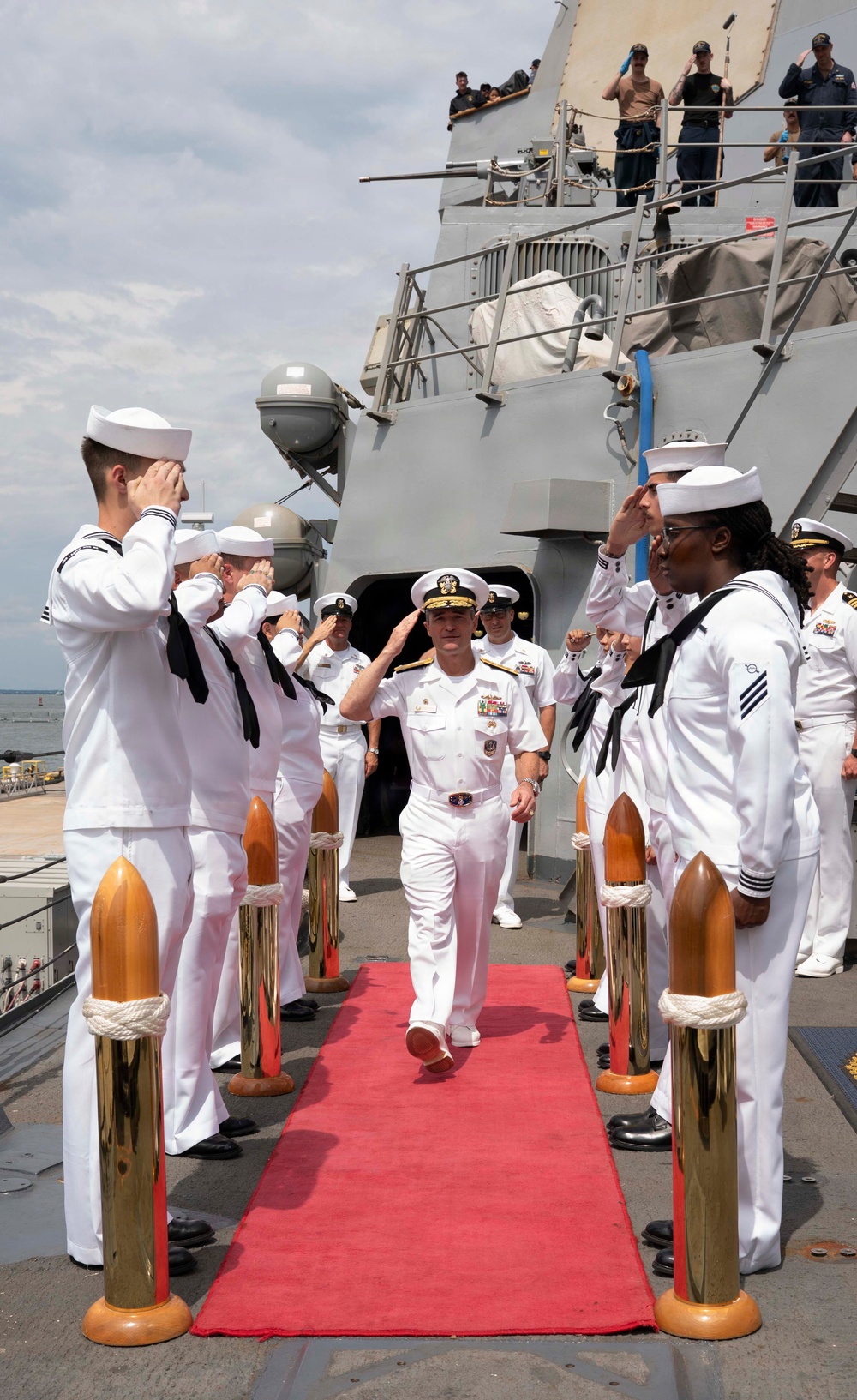 Commander, U.S 2nd Fleet Visits USS Lasen (DDG 82)