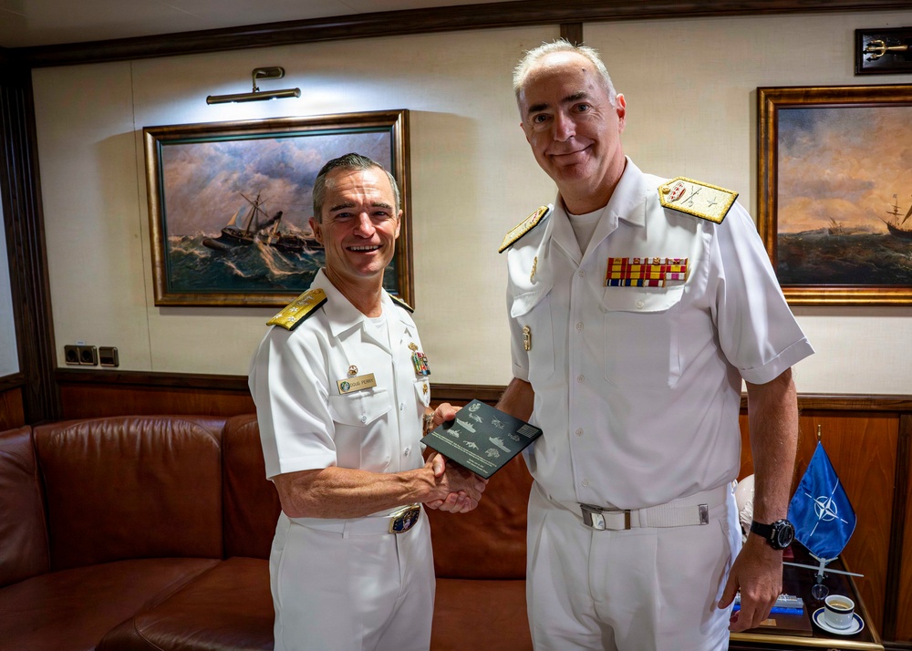 Commander, U.S 2nd Fleet Visits Juan Carlos I (L 61)