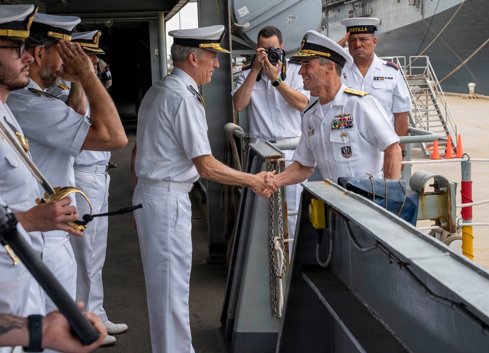 Commander, U.S 2nd Fleet Visits ESPS Castilla (L52)