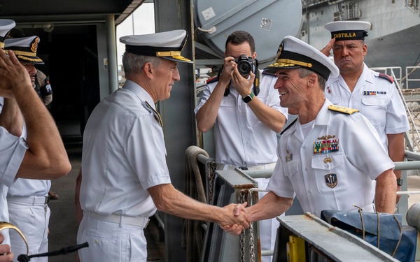 Commander, U.S 2nd Fleet Visits ESPS Castilla (L52)