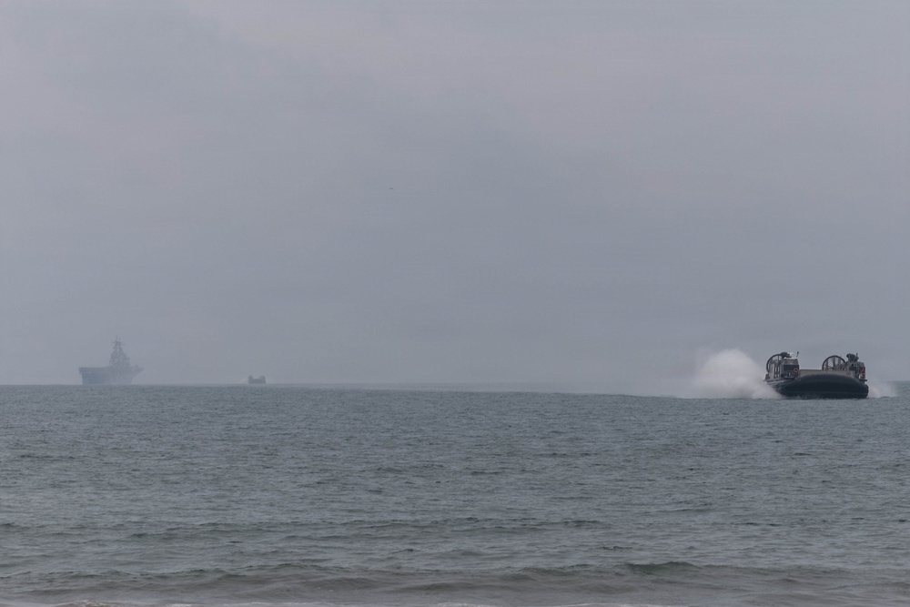26th Marine Expeditionary Unit’s Type Amphibious Commander’s Training | LCAC Offload at MCB Camp Lejeune