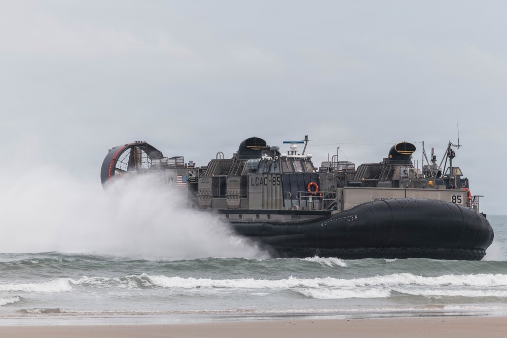 26th Marine Expeditionary Unit’s Type Amphibious Commander’s Training | LCAC Offload at MCB Camp Lejeune