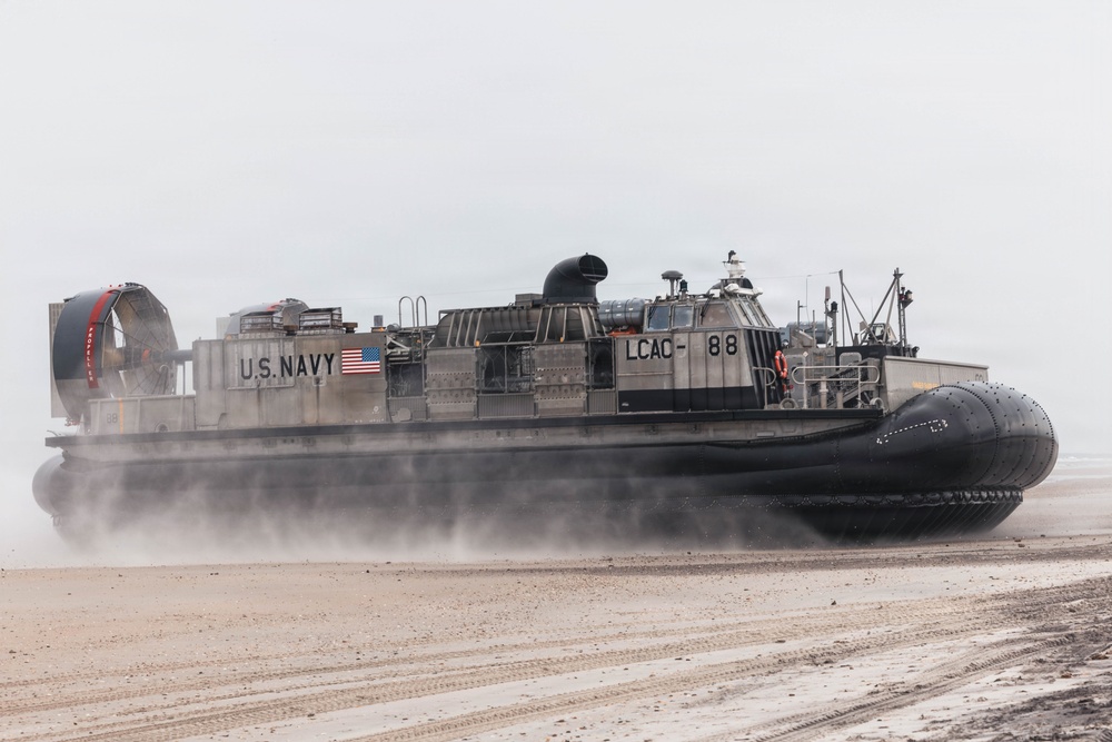 26th Marine Expeditionary Unit’s Type Amphibious Commander’s Training | LCAC Offload at MCB Camp Lejeune