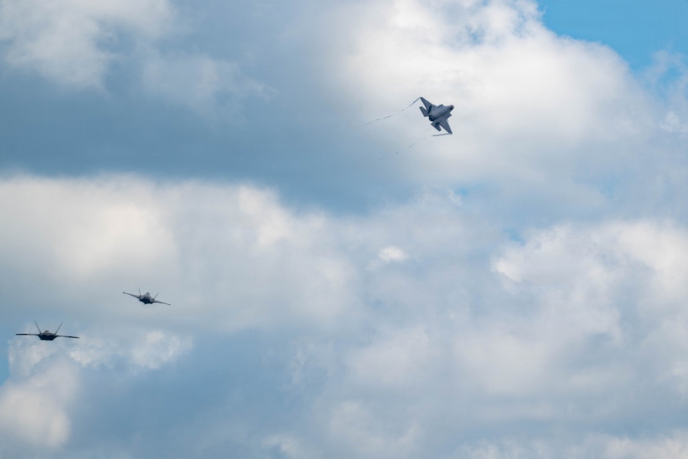 Virginia Air National Guard F-22 Raptors Train Alongside Finnish F-35s at Ebbing ANGB