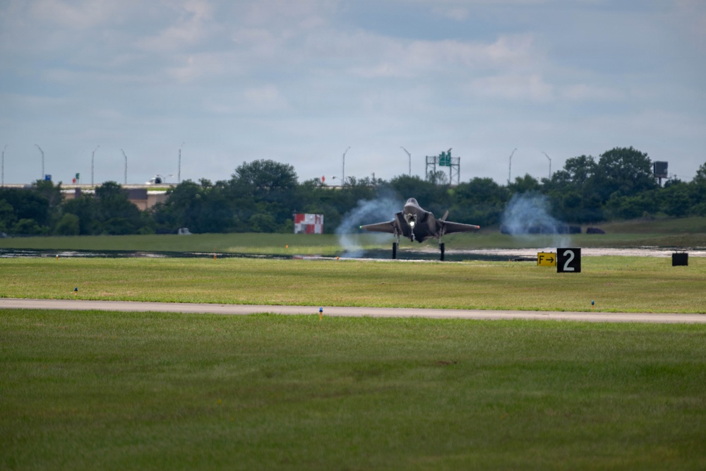 Virginia Air National Guard F-22 Raptors Train Alongside Finnish F-35s at Ebbing ANGB