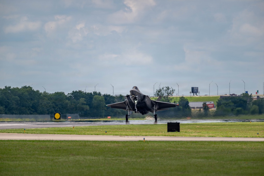 Virginia Air National Guard F-22 Raptors Train Alongside Finnish F-35s at Ebbing ANGB