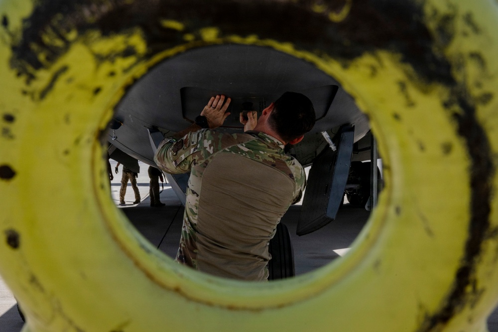 KC-135 refuels F-16s in CENTCOM