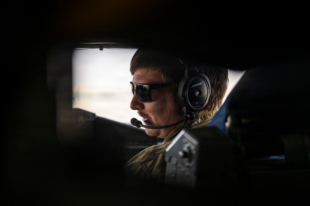 KC-135 refuels F-16s in CENTCOM