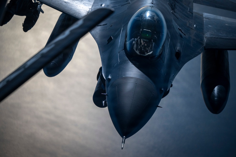 KC-135 refuels F-16s in CENTCOM