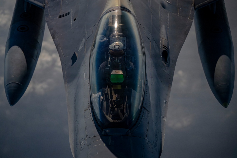 KC-135 refuels F-16s in CENTCOM