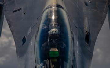 KC-135 refuels F-16s in CENTCOM