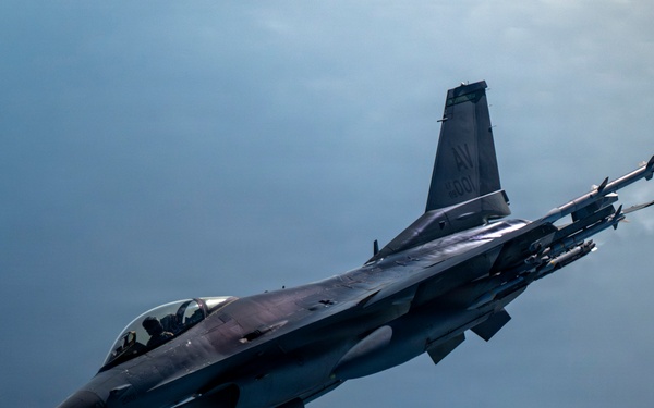KC-135 refuels F-16s in CENTCOM