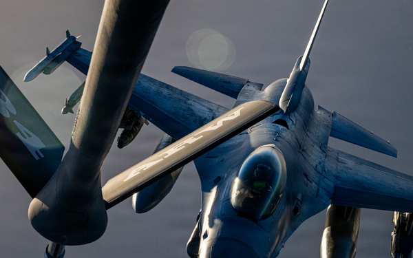 KC-135 refuels F-16s in CENTCOM